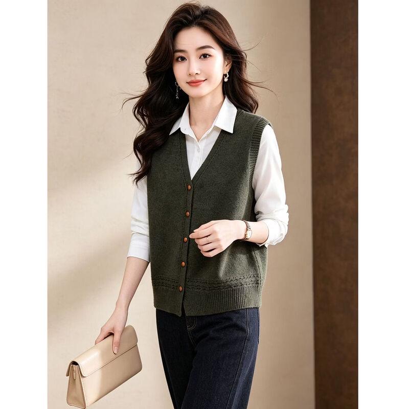 D.F.DEAR Minimalist V-Neck Knitted Vest