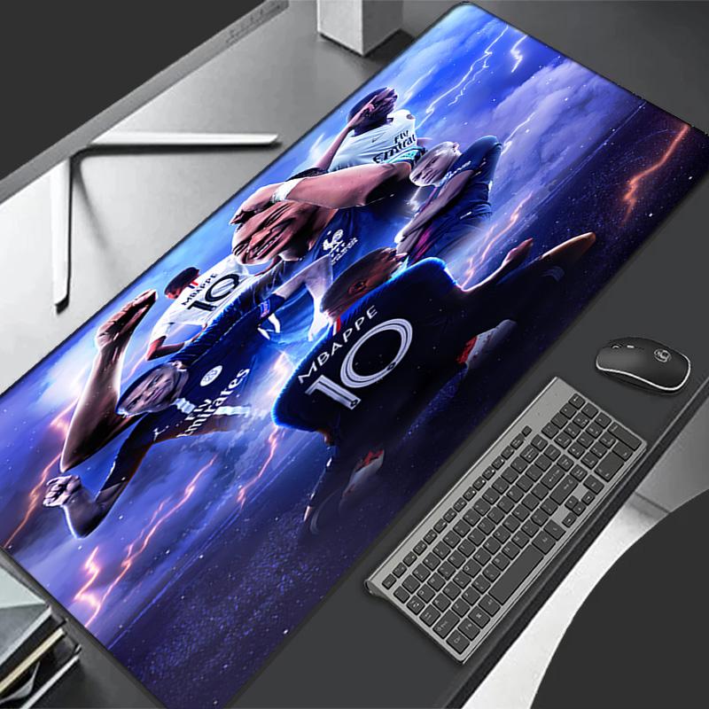 Kylian Mbappé Thema Premium Rutschfestes Mauspade mit Genähten Kanten, Strapazierfähiges Gummi-Material, für Schreibtisch & Gaming Tolle Geschenke