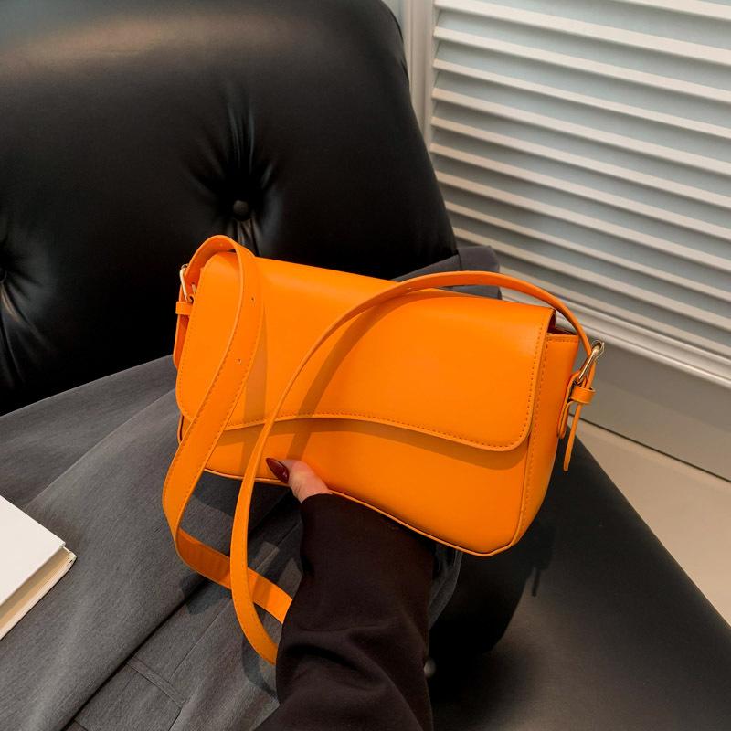 Fashion Retro Commuter Shoulder Bag Women'S Winter Versatile Underarm Small Square Bag