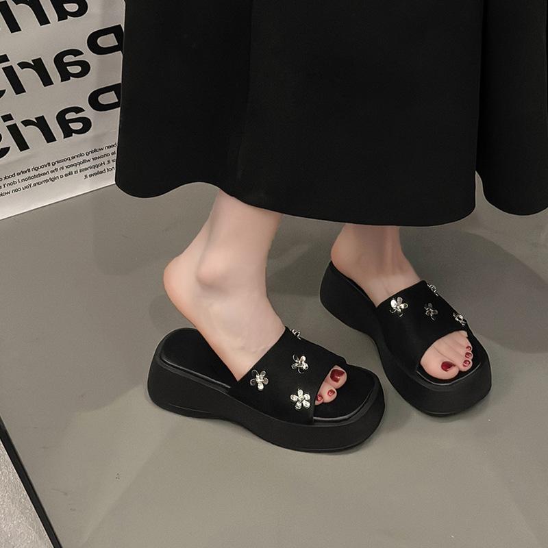 Pantofle dámské letní venkovní 2025 léto na vysokém podpatku muffin zvyšující léto sandály platforma dámské boty černé cool pantofle