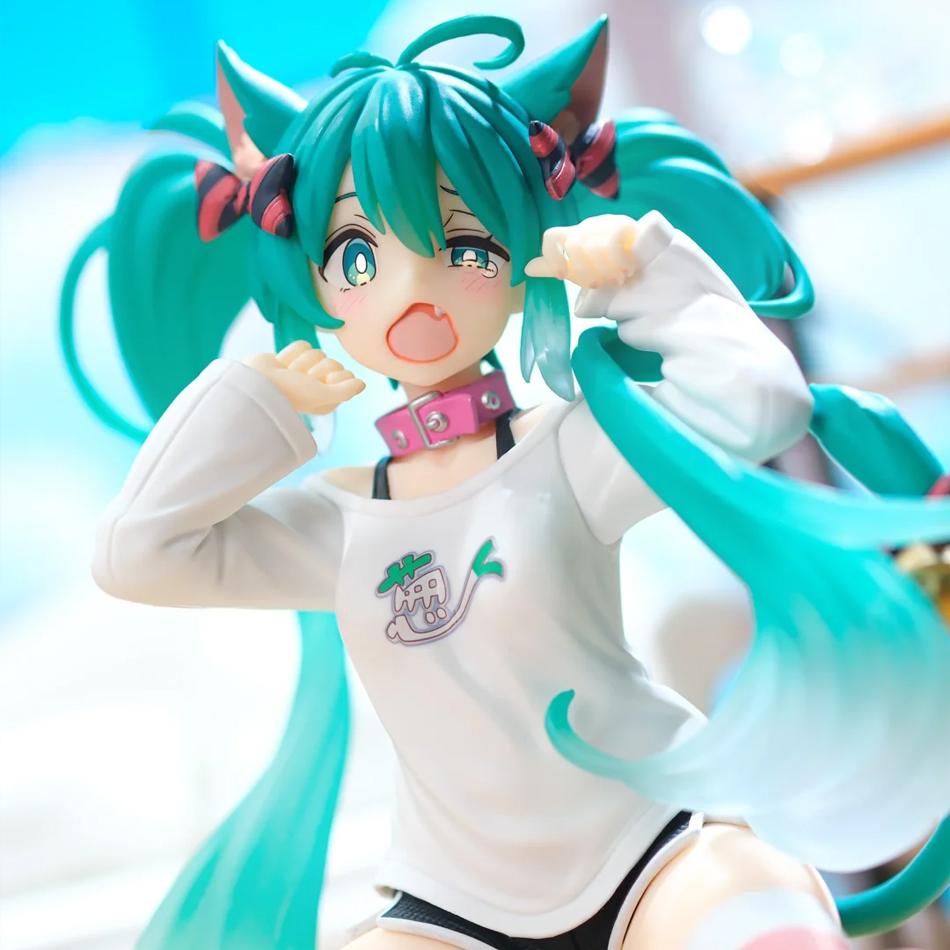 Hatsune Miku Model Anime Girl Figures Cat Ear Sitting Posture Short Sleeved Pajamas Figurines Car Decoration Doll Kids Toy Gifts