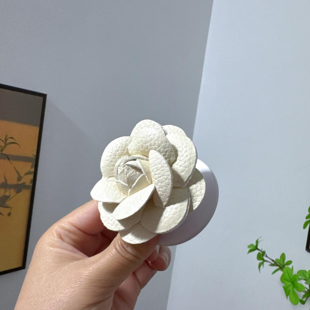 Cute 3D flower Magnetic suction bracket Foldable Griptok Phone Holder for IPhone Samsung Support Socket Pocket Grip Stand Bracke