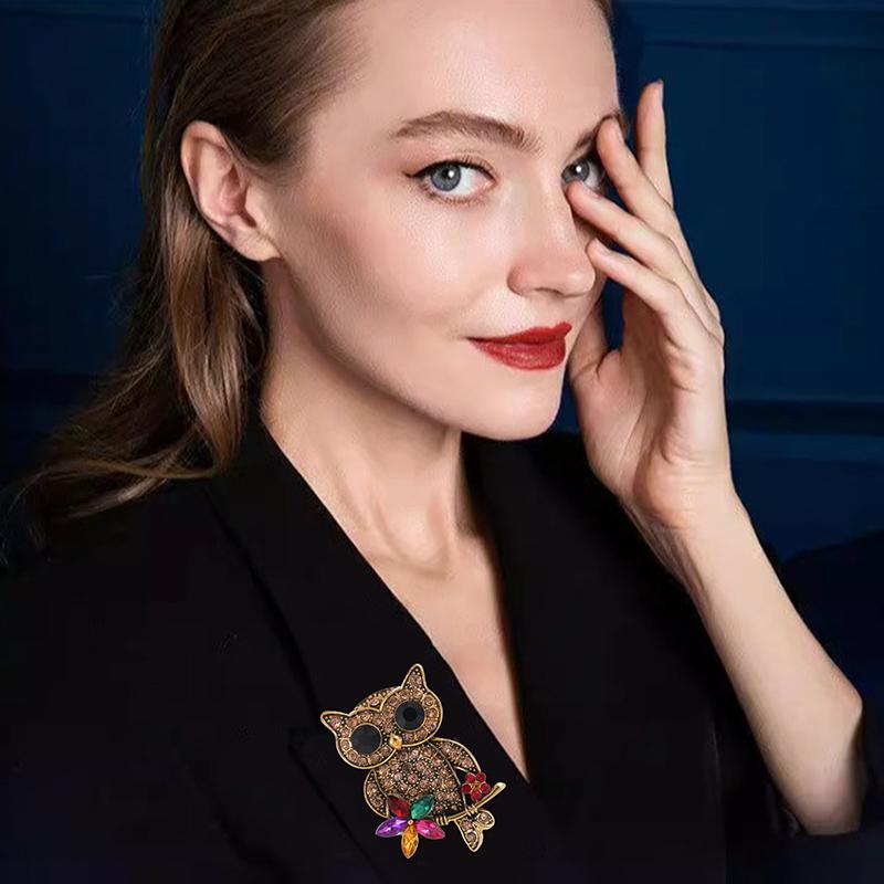 Vintage Exquisite Diamond Studded Owl Brooch Cute Temperament Animal Pins Versatile Shiny Corsage Clothing Accessories Gifts