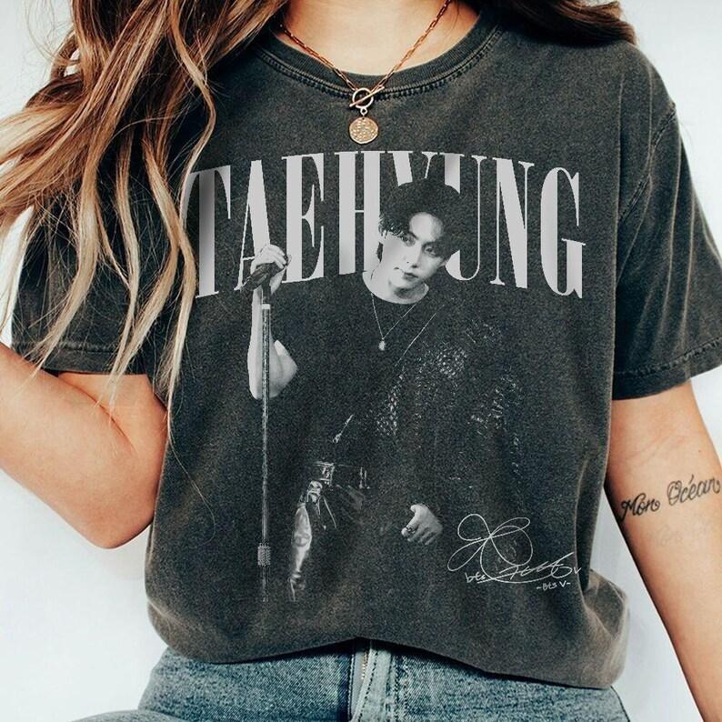 Mode Trendiges T-Shirt Herren Damen Vintage V-Shirt, V Taehyung Kpop Merchandise, Retro 90er Jahre Shirt, Geschenke für Fans Hip Hop Streetwear Oversized T-Shirt L gray