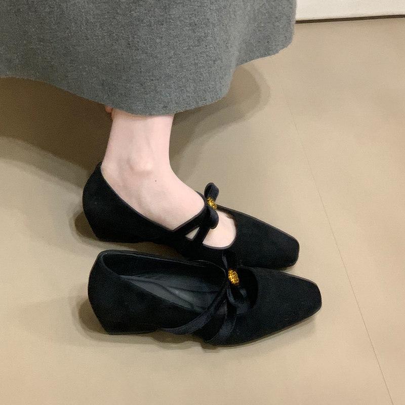 

First encounter season suede camellia bow slope heel Mary Jane shoes retro word with thick heel single shoes 40 чорний