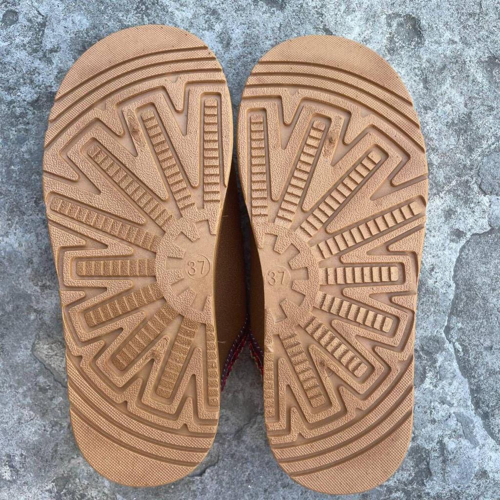 Übergrößen Damen Schneestiefel mit Sonnenblumenmuster und Plateau und geschlossene Pantoletten-Hausschuhe