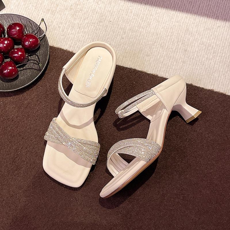 

Красивые босоножки на высоком каблуке женские 2025 новая летняя с юбкой стразы с крутыми шлепанцами 39