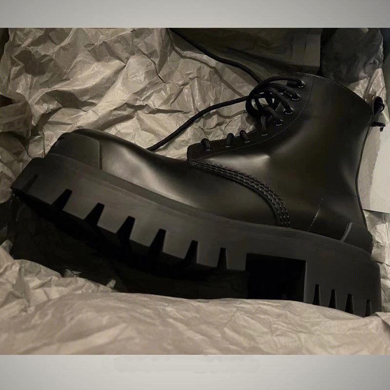 Herren Neue Herbst- und Winter Samt Dicksohlige Erhöhende Nischenmode Stiefel Lokomotiv-Tooling-Schuhe
