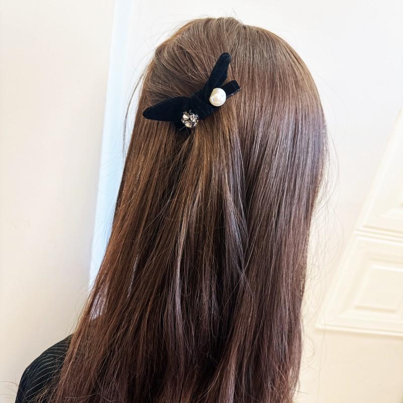 Korean Retro Velvet Rhinestone Rabbit Ear 3D Duckbill Hair Clips for Women with High-Quality and Princess BB Clips