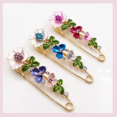 Spilla con smalto a fiori in 3 colori Spilla elegante con strass Gioielli da donna Cardigan Sciarpa Abito da sera Semplice Spilla Accessori
