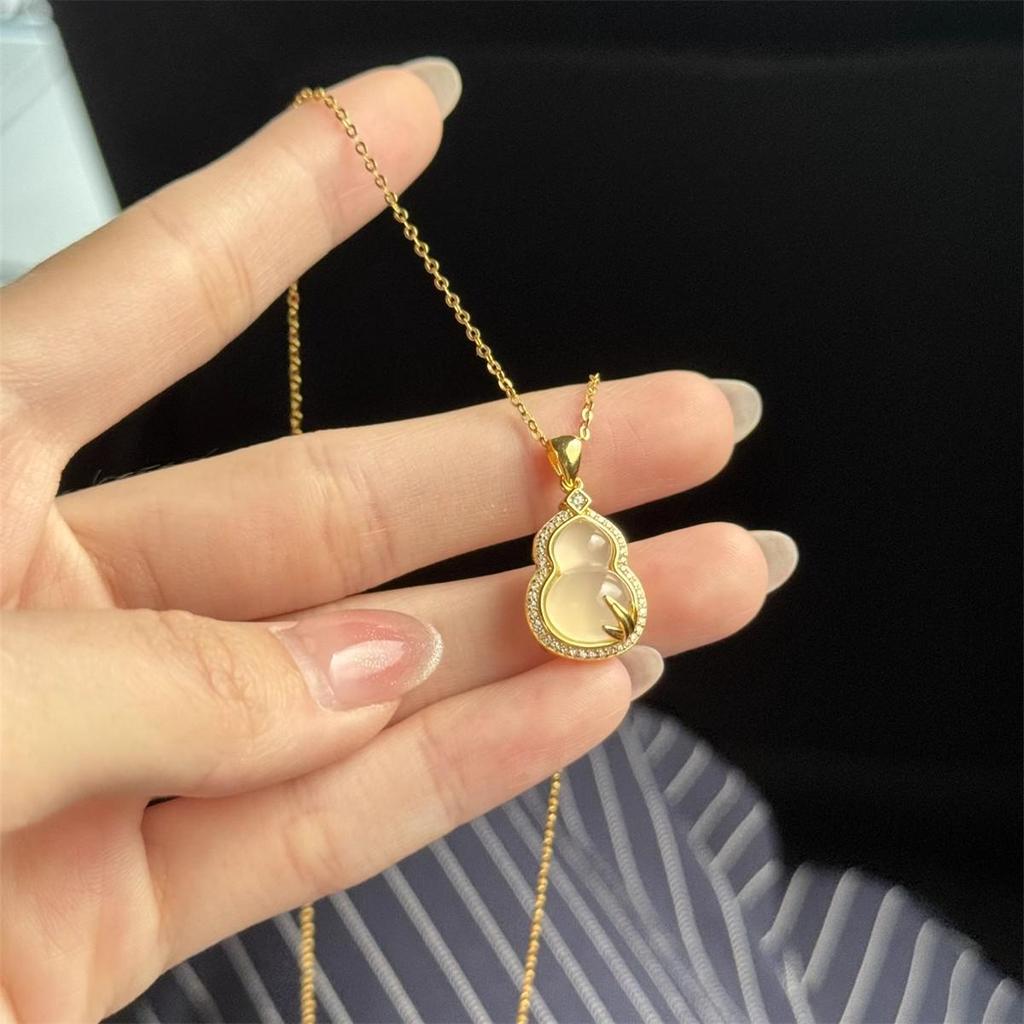 Ethnic Bamboo Gourd Necklace: Versatile Choker Gift for Women, Light Luxury Chinese Style