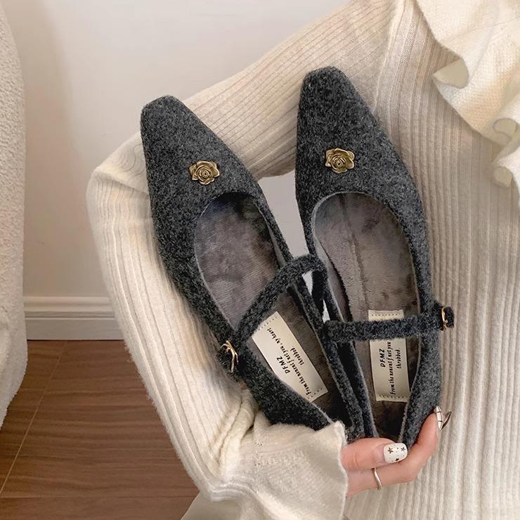 Fashion temperament French retro thick heel light mouth single shoes women's 2025 new spring and autumn skirt velvet Mary Jane shoes