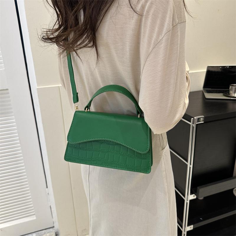 Retro foreign shoulder bag 2025 new trendy handbag Korean version autumn fashion simple messenger small square bag women's bag