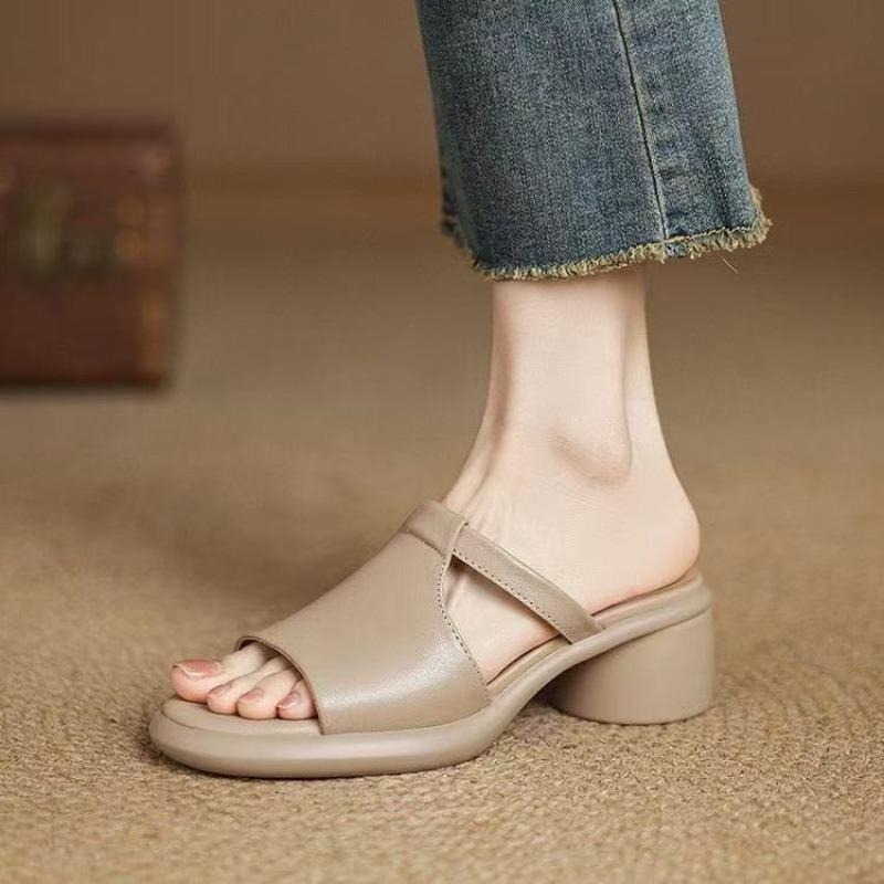 Soft Leather Shoes with Soft Soles. Women's New Style Slip-on Summer Sandals.