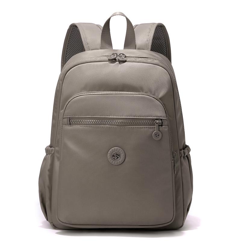 Zaino in Nylon da Donna Leggero e Idrorepellente - Grande Capacità per Viaggi e Uso Versatile.