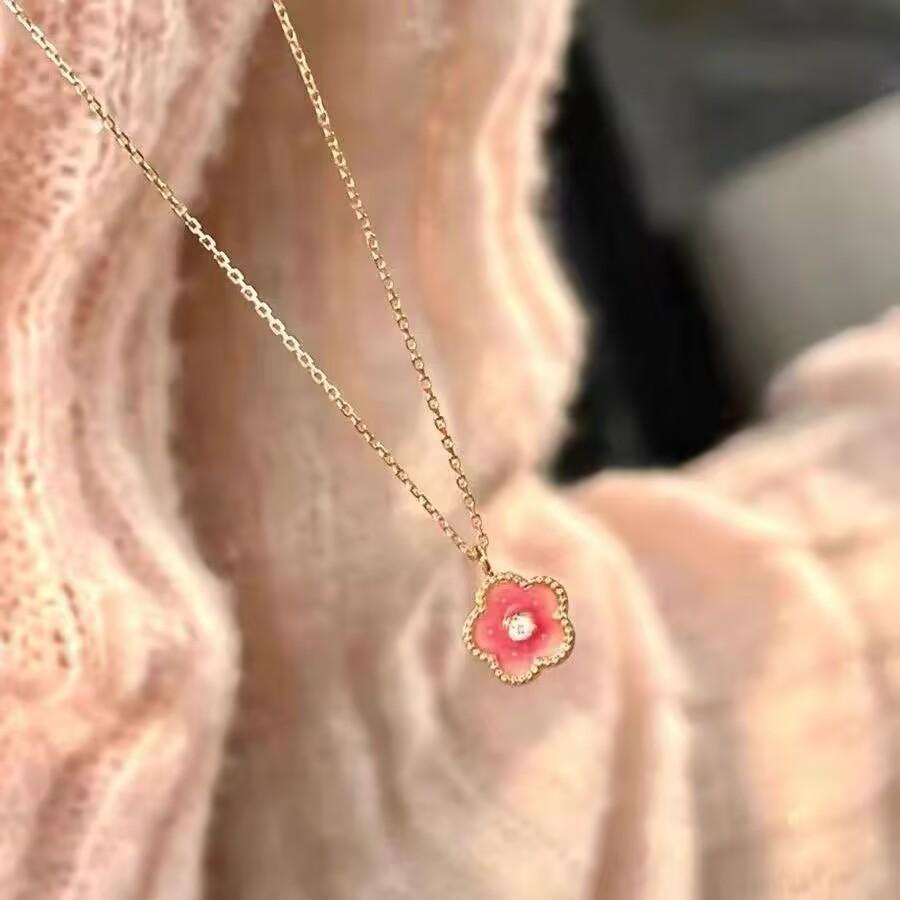 

New small peach blossom necklace female pink gentle fairy niche design temperament high-end sweet collarbone chain