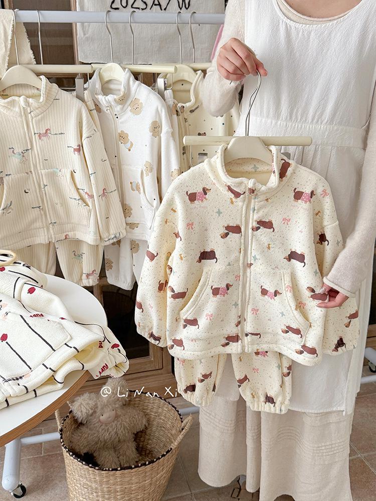 

88281 Детский флисовый пижамный комплект - Новый стиль 2025, Уютная домашняя одежда для мальчиков и девочек, Подходит для ношения на улице Size 120