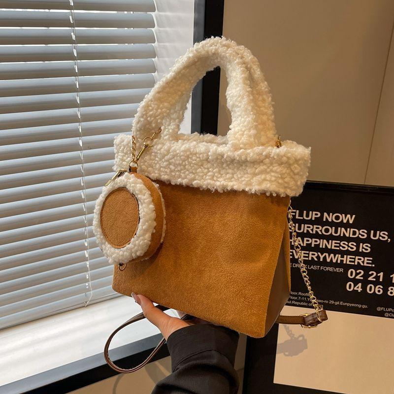

Женская сумка-хобо из флиса оленьей кожи, новая модная ретро плюшевая сумка 2025 года на осень и зиму, универсальная сумка-мессенджер на цепочке, сумка-ведро хаки