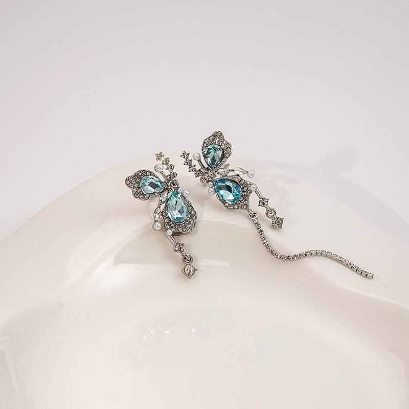Fortgeschrittene Sense Asymmetrische Ohrclips, Ohrringe Ohne Piercings, Nischen-Design für Damen, Ohrringe, Super Fee Schmetterling Ohne Piercing Ohrknochenclips