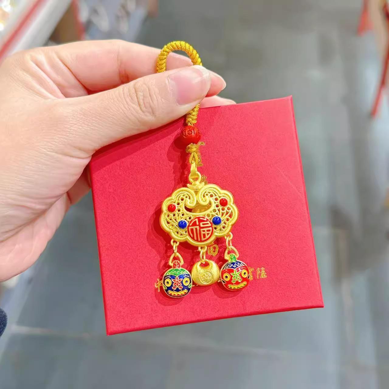 Lingyin Gold-Swallowing Beast Ruyi Lock Keychain Lanyard Pendant with Bell - Unique Design for Wishes