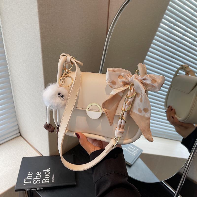 Popular single shoulder underarm bag women's new spring and summer fashion niche messenger bag high-end small square bag