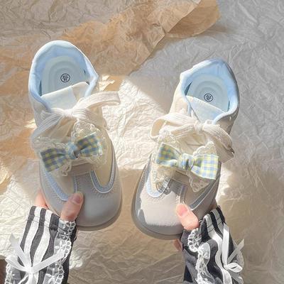 Petites chaussures blanches pour femmes printemps et été 2025 nouvelles chaussures polyvalentes de haute valeur design de niche à semelles épaisses chaussures de skate décontractées
