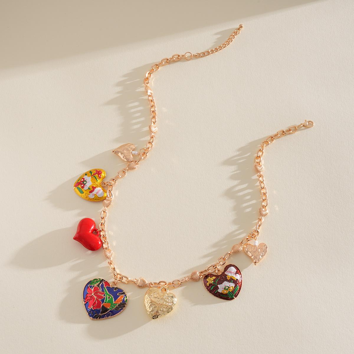 Two-piece set of metal spray paint love pleated pattern necklace medieval collarbone chain personalized item decoration
