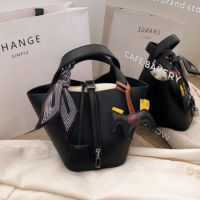 Premium bag, silk scarf pendant, child and mother contrasting color bucket bag, small lock, portable women's bag