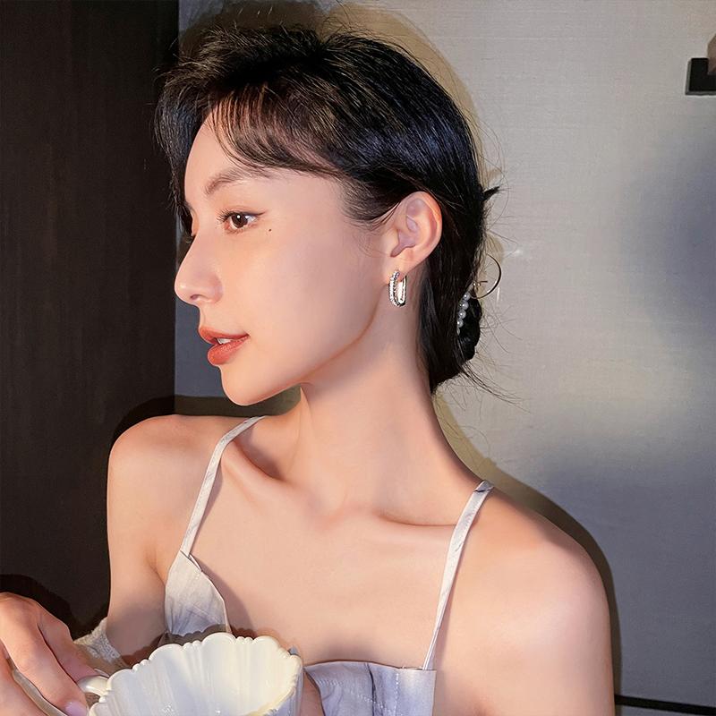 Korea Modeschmuck Exquisite Kupfer eingelegte Zirkonia 14K vergoldet Buchstabe D Ohrringe Elegante Damen Alltagsaccessoires