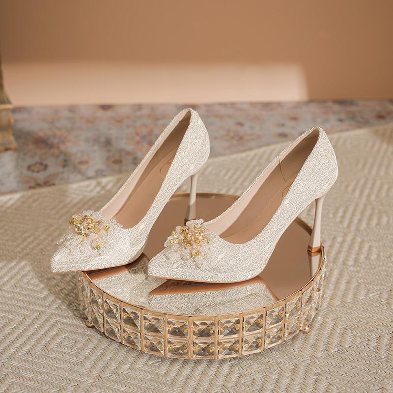 

Атласные свадебные туфли женские туфли невесты Свадебное платье цисюхэ два способа носки водонепроницаемые стол хрусталь цветок тонкий каблук не устают ноги одинарные туфли 34