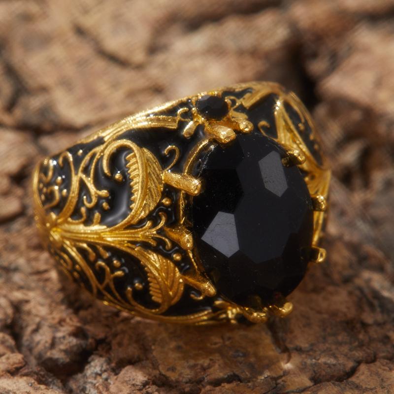 Vintage and Trendy Black Color Inlaid Stone Patterned Ring, A Classic Jewelry Accessory for Both Men and Women's Fashion