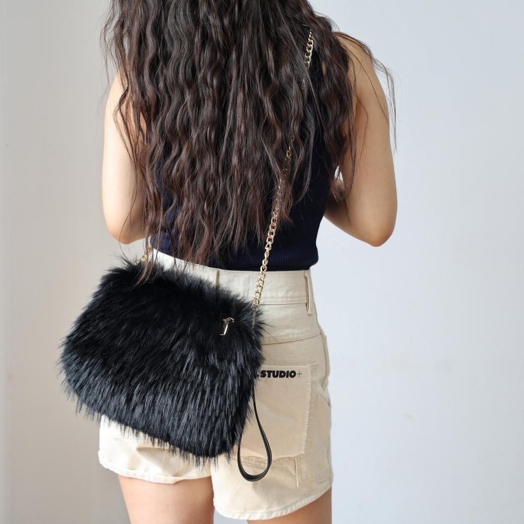 Luxury Faux Fur Clutch Purse Handbags for Women Winter Plush Chain Underarm Bags Female Furry Shoulder Crossbody Bag Phe Pouch