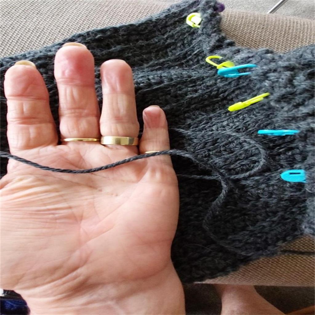 Worsted Weight Wool Yarn Soft & Durable Knitting Crochet Yarn for Cushions DIY Craft Yarn for Beginners