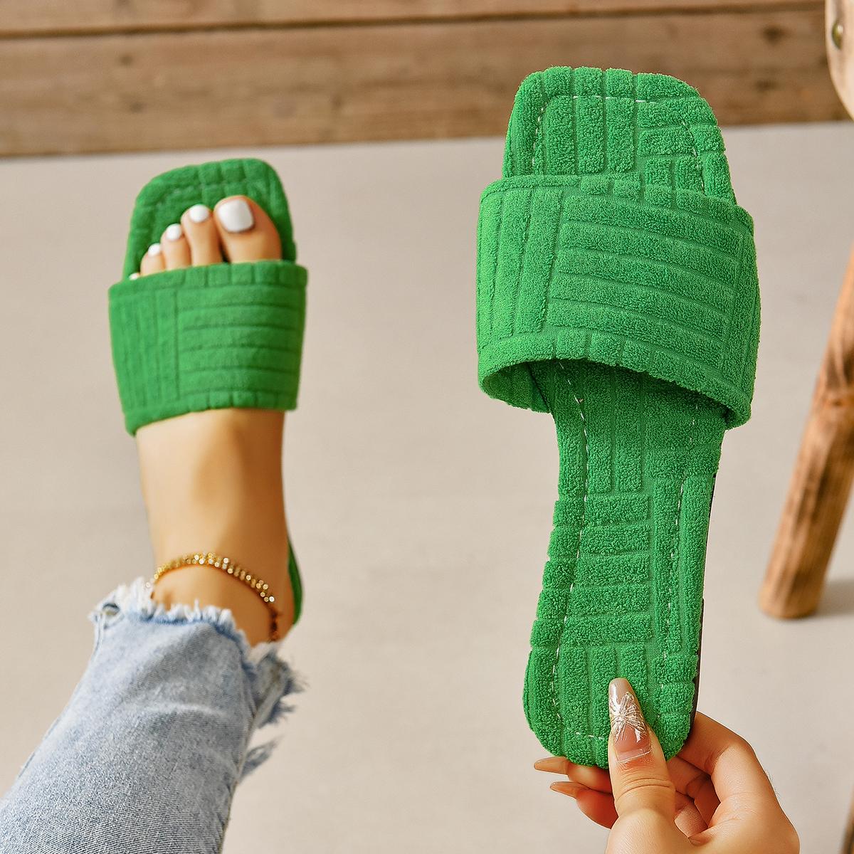 

Летние тапочки, женские роскошные уличные пляжные шлепанцы на плоской подошве, женские сандалии, трендовые брендовые дизайнерские шлепанцы, женская обувь 2024, большой размер 43 42 зелёный