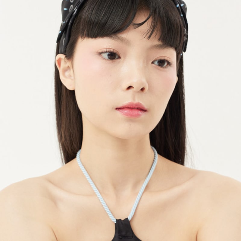 LOVUEE Bitter Daisy Seiden-Doppelschleifen-Stirnband