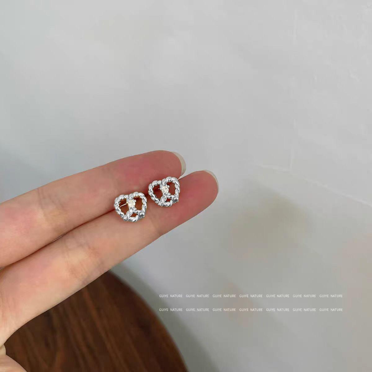 Cute mini alkaline water knot bread stud earrings prezel twist alloy design exquisite earrings