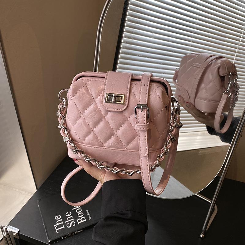 Rhombus chain messenger bag women's bag new summer niche design casual mouth gold bag