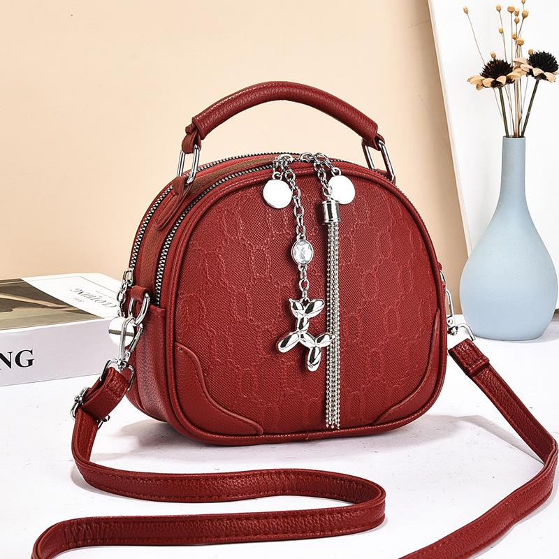 Simple and fashionable single shoulder portable messenger bag autumn and winter exquisite small round bag women's multi-layer fringed bag