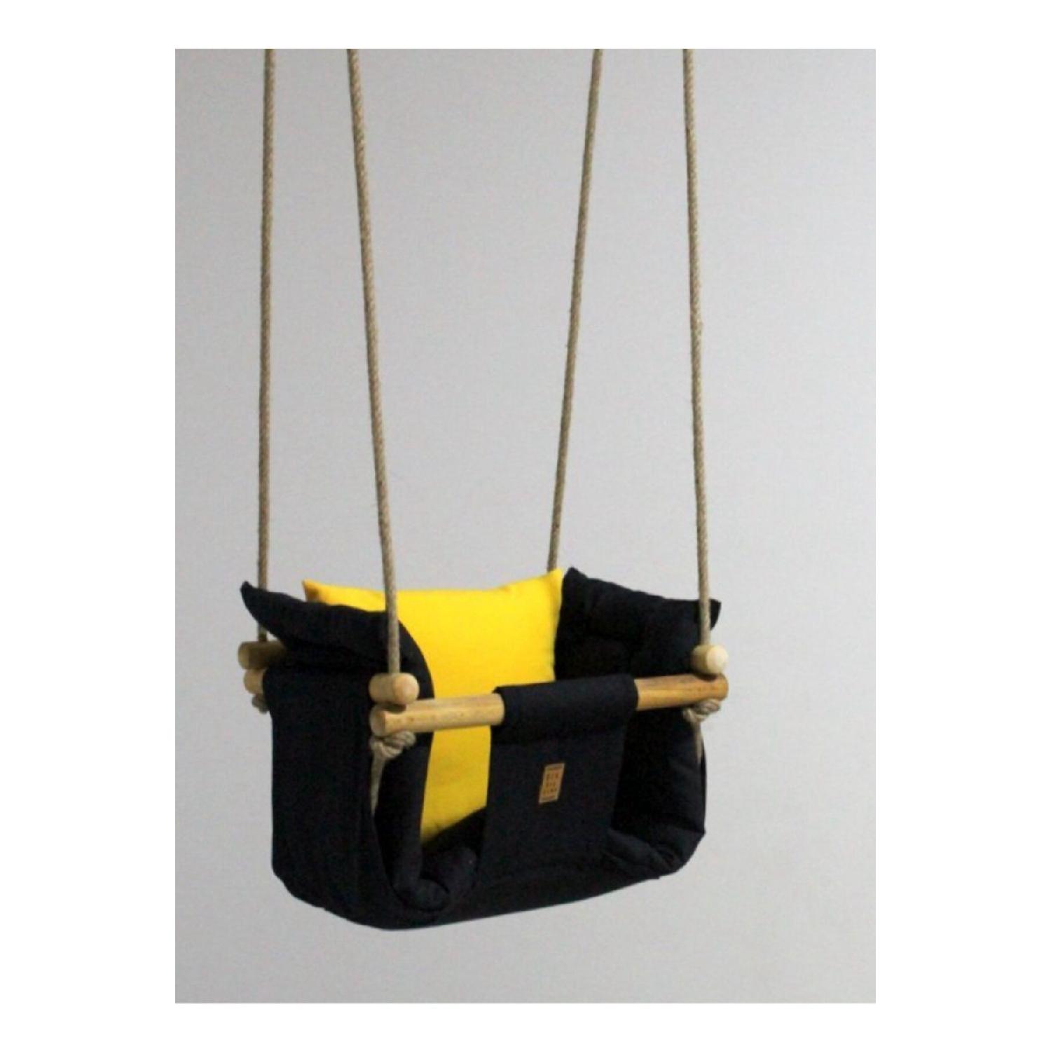

Yellow Black Wooden Baby Swing жовтий