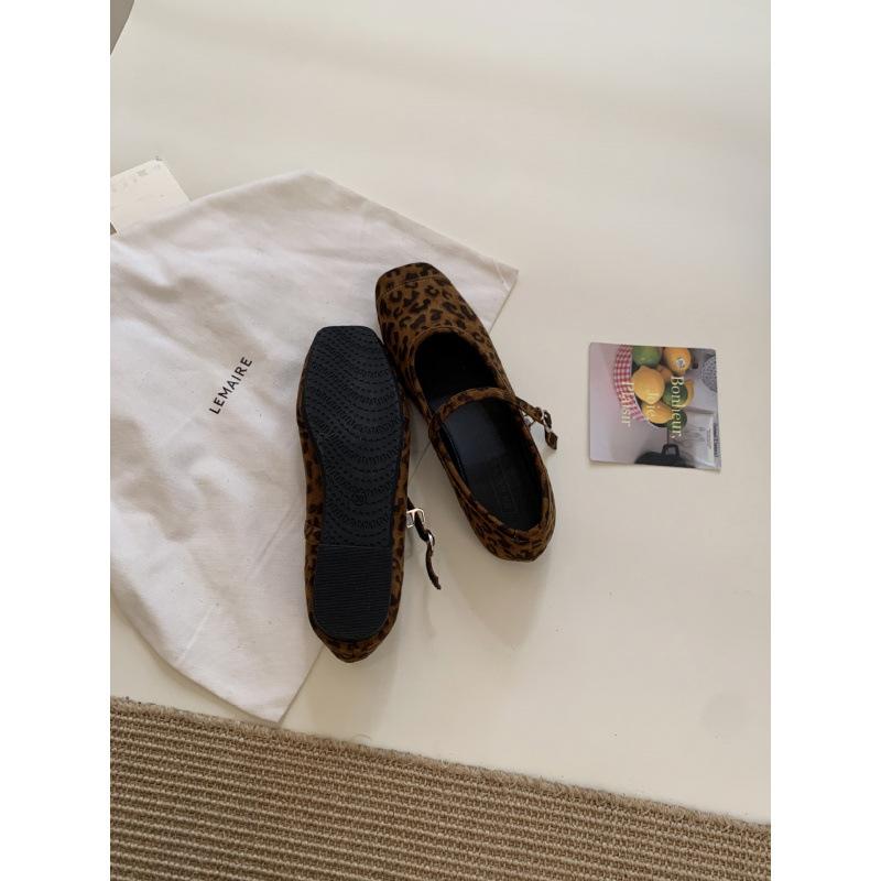 2025 spring and autumn new flat-bottomed French evening breeze retro square head Mary Jane single shoes with soft soles grandma shoes women