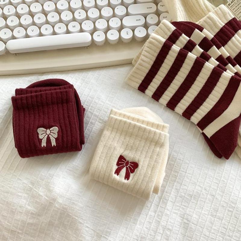 Women Socks Autumn Winter Cotton Knitted School Girls Middle Tube Socks Women Casual Striped Hip Hop Skateboard Sports Socks Sox