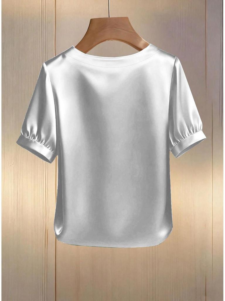 Women's Stylish Pearl Collar Satin T-Shirt: Short-Sleeve, Round Neck, Summer Fashion.