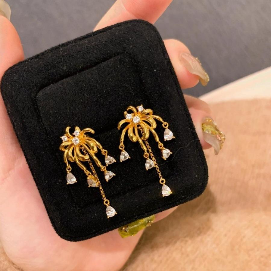 Medieval Xiaoxiangfeng flash diamond zircon fireworks fringed stud earrings light luxury high-grade super fairy earrings earrings