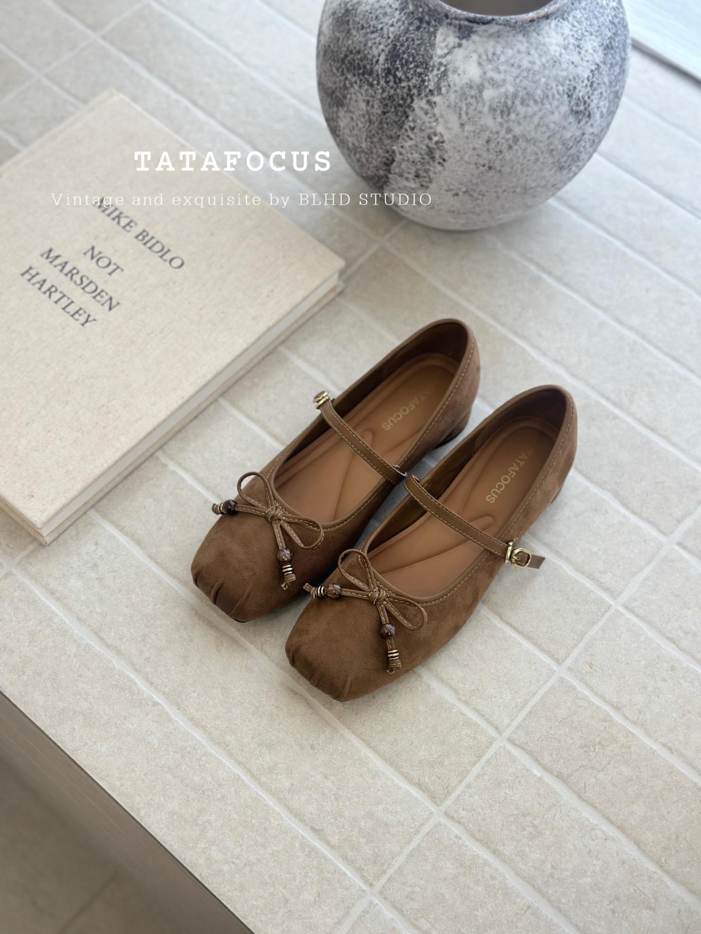 

Flat-bottomed suede Mary Jane shoes for women s 2025 spring new shallow mouth one-word strap single shoes with skirts, soft-soled Doudou shoes 35