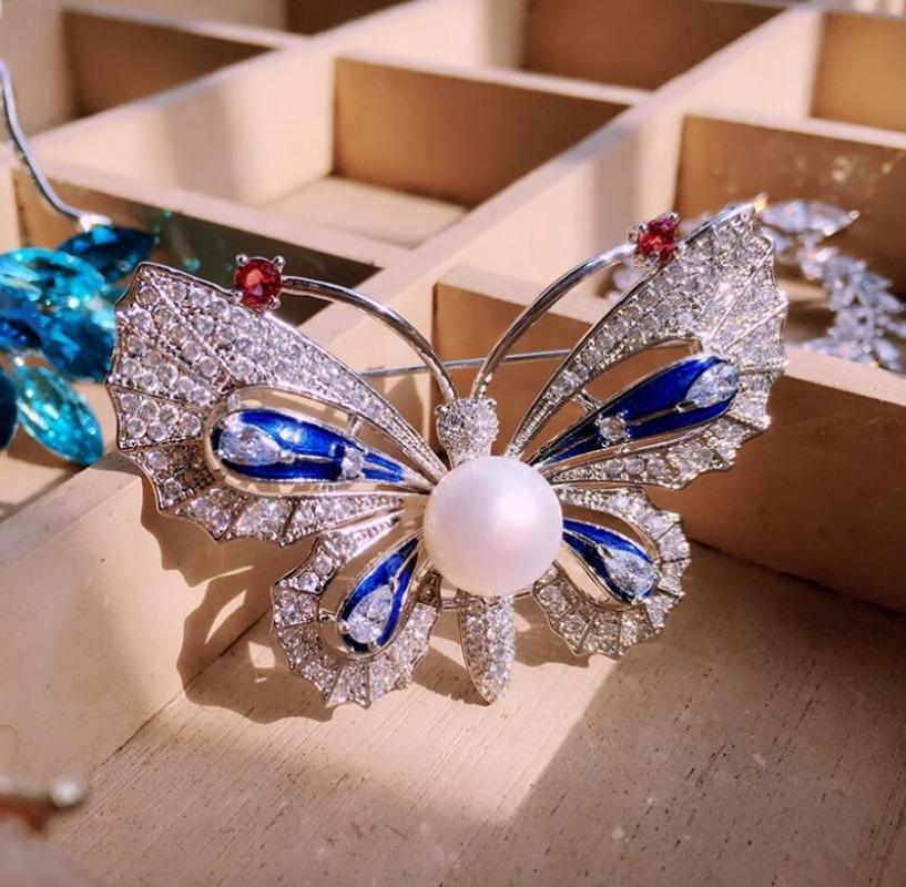 Exquisite Crystal Pearl Cute Enamel Pins Women's Flower Zircon Metal Painted Butterfly Brooch for Woman Jewelry Accessories