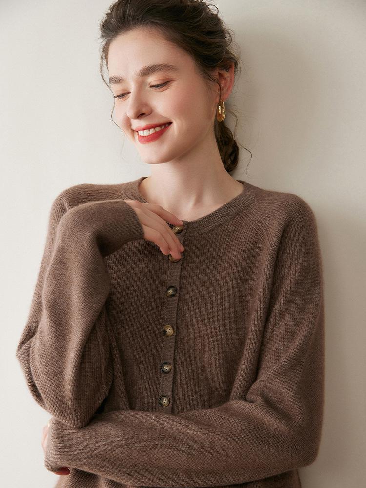 Trustworthy Classic: Women's Round Neck Solid Cashmere Sweater - Soft, Thickened, Single-Breasted Outerwear for Autumn & Winter.