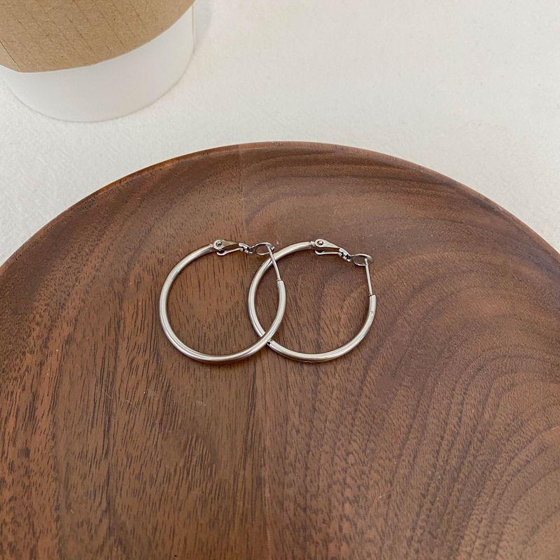 

New Arrival Fancy Elegant Earrings Circle Titanium Steel Color Retention Exaggerated Fashionable Minimalist Big Circle Earrings Fashion Ring K Silver (Diameter about 3cm)