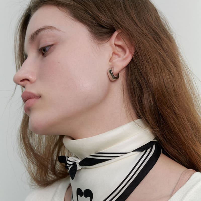 LOVE ME MONSTER Bold Square Ring Earrings (L241MER100)