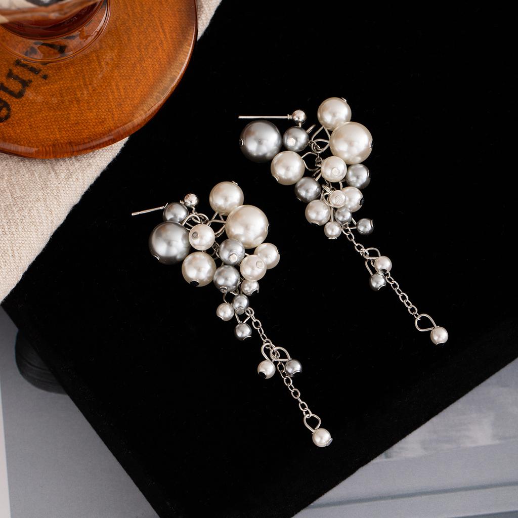 Französische lange Ohrringe mit Perlenfransen, hochwertige schöne Ohrstecker, Nischen-Leichtluxus-Unikat-Galaxie-Schaumstoff-Ohrringe für Damen