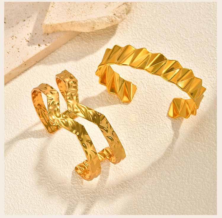 Stylish Wave Cuff Bangle for Women, Chunky Stainless Steel Gold Plated Bangle Bracelets Adjustable Accessories